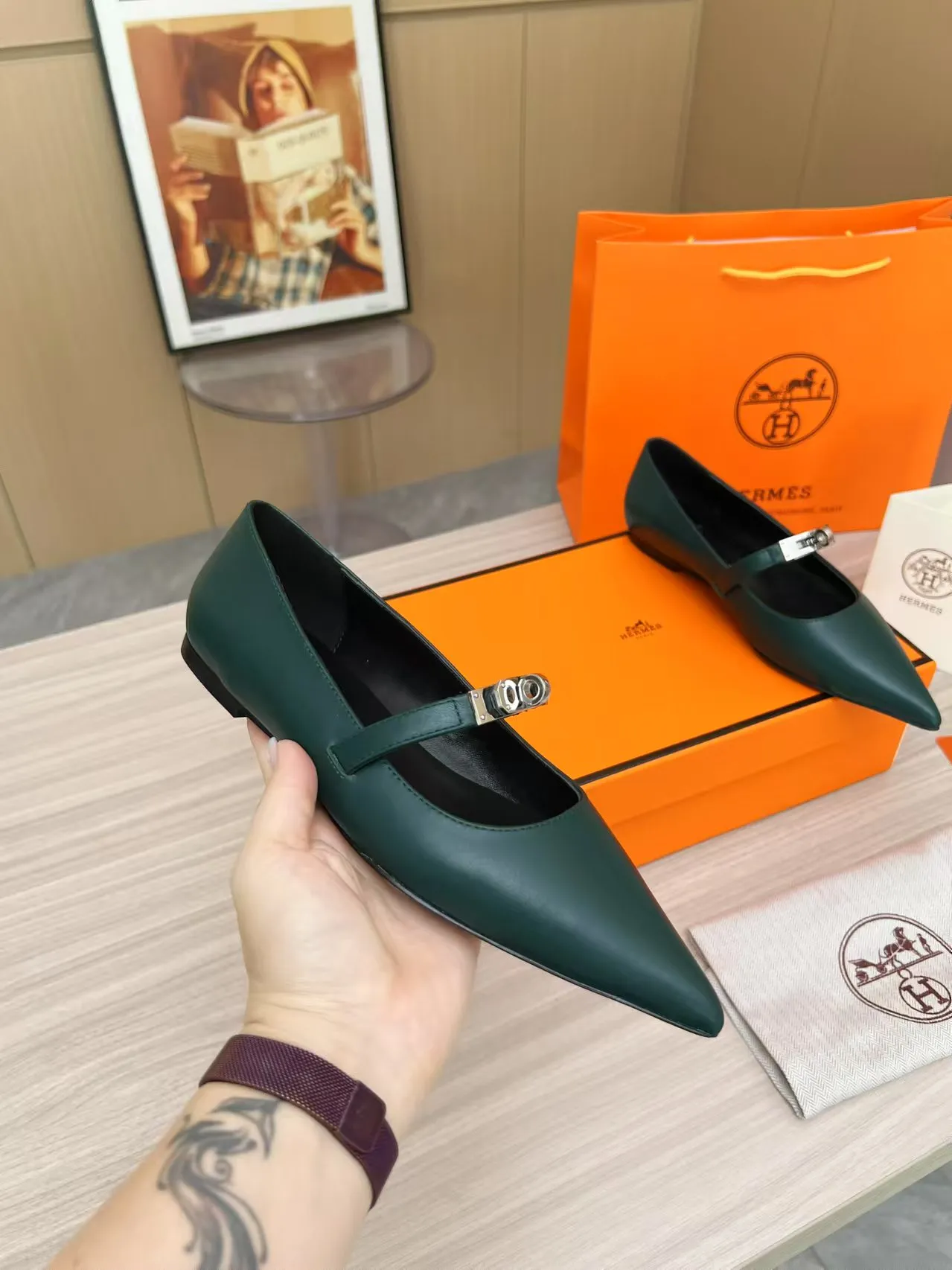 👟👟Ex-factory price 520👟👟, 2025 top product Hermes new genuine handmade shoes, purely handmade, a must-collect item! The perfect holiday accessory! Our pursuit of quality products is always the best! Don't give in! Comfort and originality, not following trends, and not deliberately expressing oneself are the consistent pursuits of Hermes and its fans! [Material] Upper: top layer leather, lining: genuine leather. Size 35-42